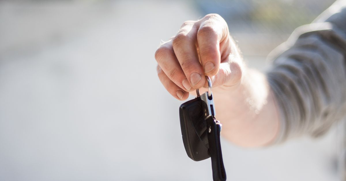 Why On-Site Car Key Programming Beats a Dealer Tow — Paradise Locksmiths NV