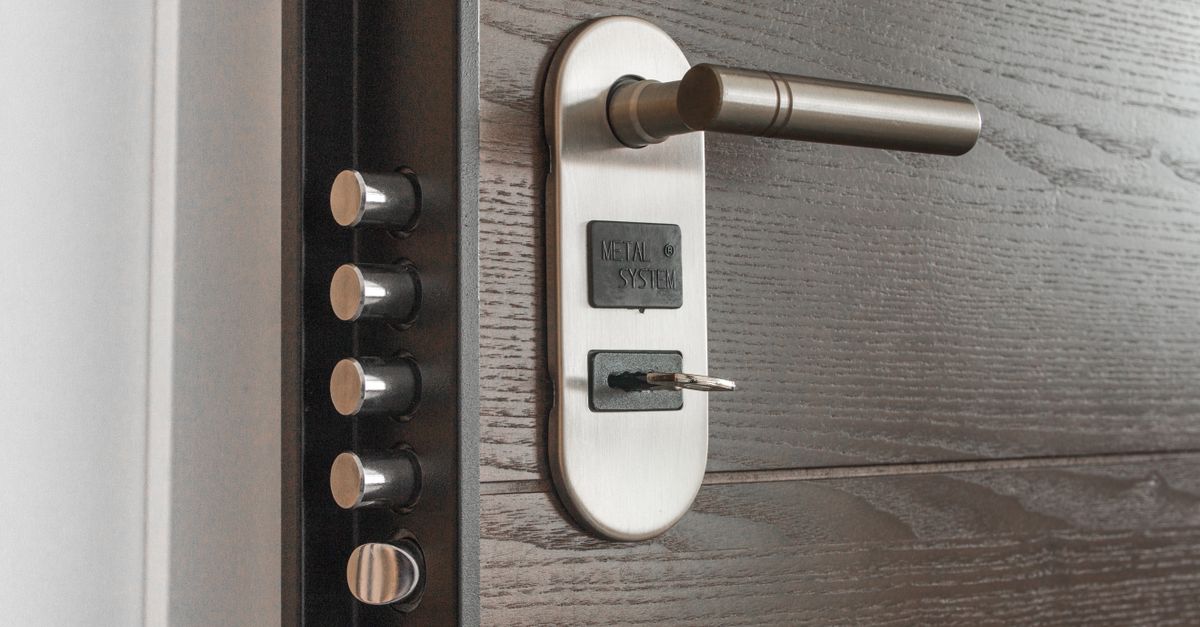 locksmith service technician — Paradise Locksmiths NV